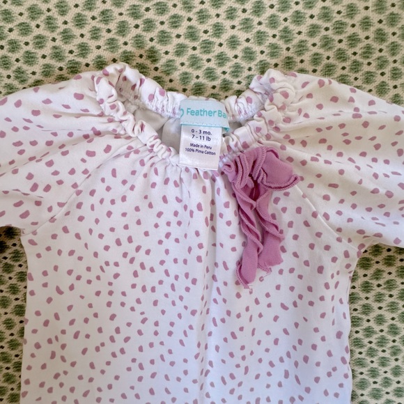 FEATHER BABY footie pajamas onesie with neck bow 0-3M - Picture 2 of 3
